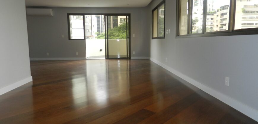 Excelente oportunidade: apartamento reformado ao lado do Parque do Povo em São Paulo, SP