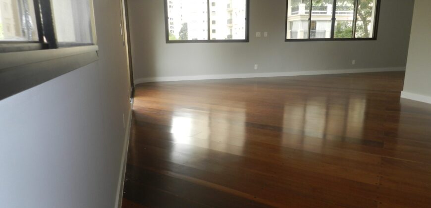 Excelente oportunidade: apartamento reformado ao lado do Parque do Povo em São Paulo, SP