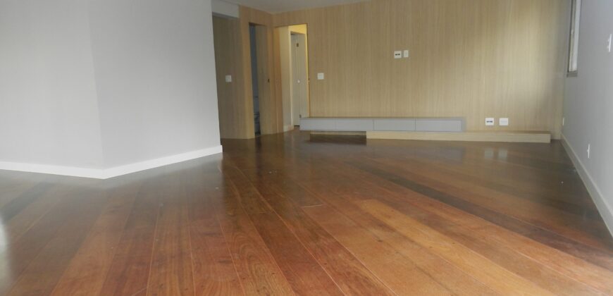 Excelente oportunidade: apartamento reformado ao lado do Parque do Povo em São Paulo, SP