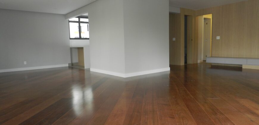 Excelente oportunidade: apartamento reformado ao lado do Parque do Povo em São Paulo, SP