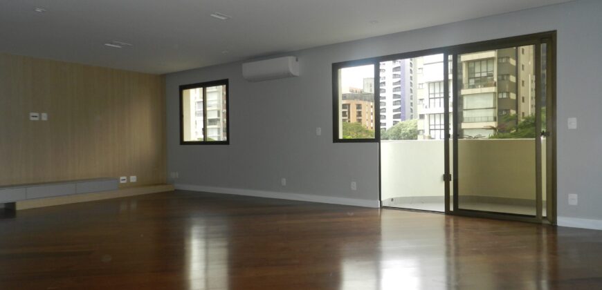 Excelente oportunidade: apartamento reformado ao lado do Parque do Povo em São Paulo, SP