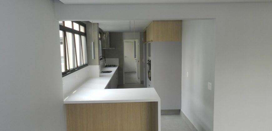 Excelente oportunidade: apartamento reformado ao lado do Parque do Povo em São Paulo, SP