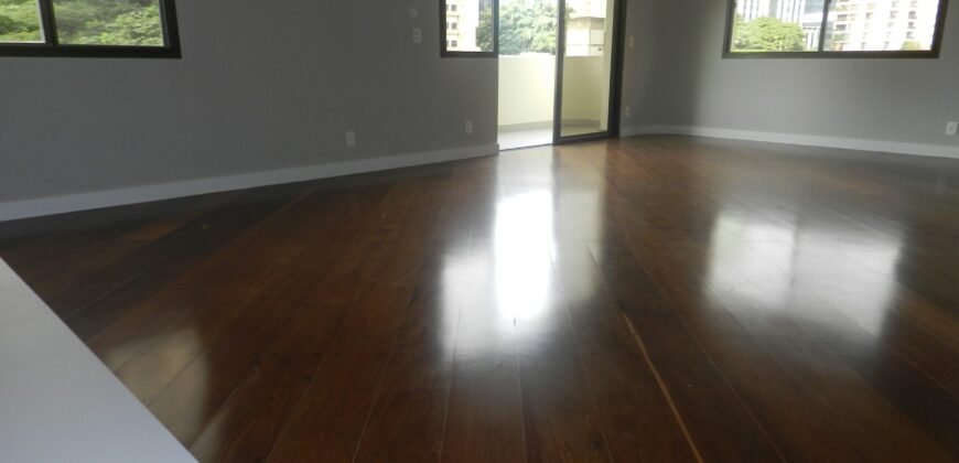 Excelente oportunidade: apartamento reformado ao lado do Parque do Povo em São Paulo, SP