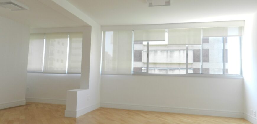 Apartamento à Venda com Vista para o Clube Pinheiros – Totalmente reformado – 2 suítes