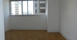 Apartamento à Venda com Vista para o Clube Pinheiros – Totalmente reformado – 2 suítes