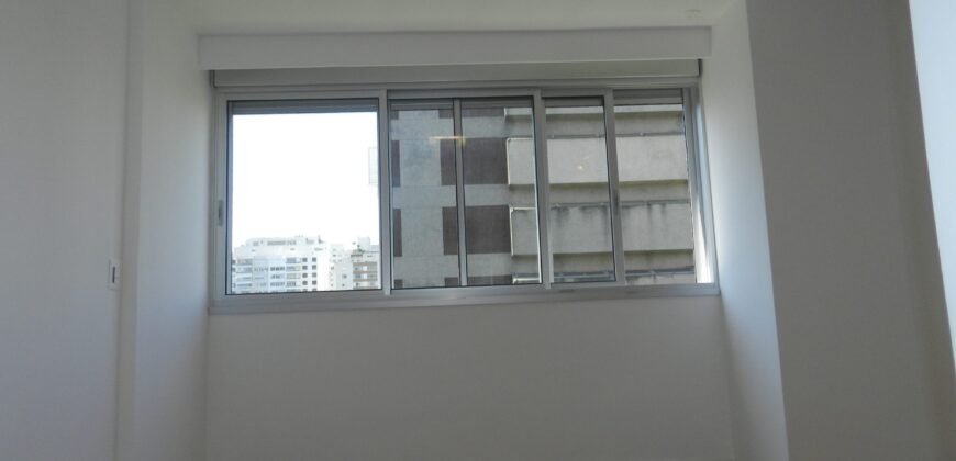 Apartamento à Venda com Vista para o Clube Pinheiros – Totalmente reformado – 2 suítes