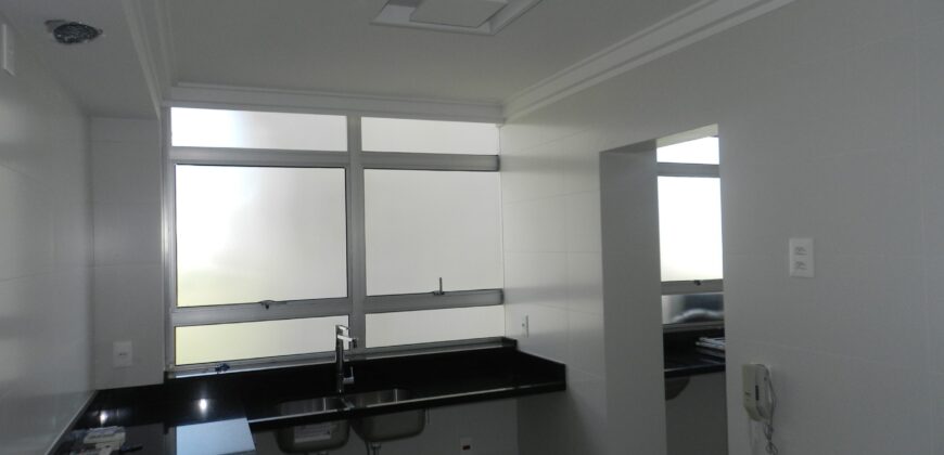 Apartamento à Venda com Vista para o Clube Pinheiros – Totalmente reformado – 2 suítes