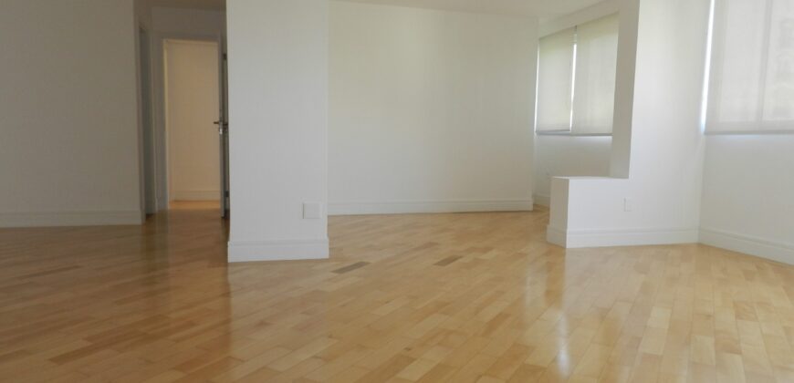 Apartamento à Venda com Vista para o Clube Pinheiros – Totalmente reformado – 2 suítes