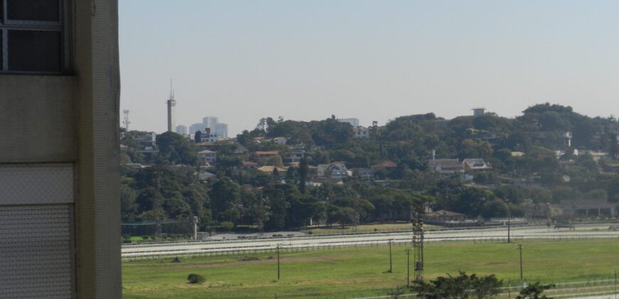 Apartamento à Venda com Vista para o Clube Pinheiros – Totalmente reformado – 2 suítes