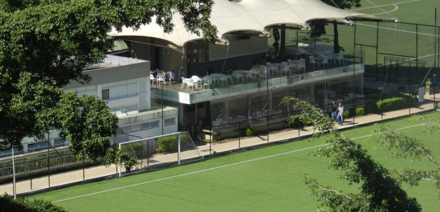 Apartamento à Venda com Vista para o Clube Pinheiros – Totalmente reformado – 2 suítes