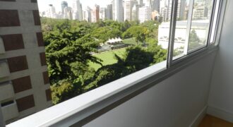 Apartamento à Venda com Vista para o Clube Pinheiros – Totalmente reformado – 2 suítes