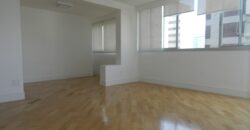 Apartamento à Venda com Vista para o Clube Pinheiros – Totalmente reformado – 2 suítes