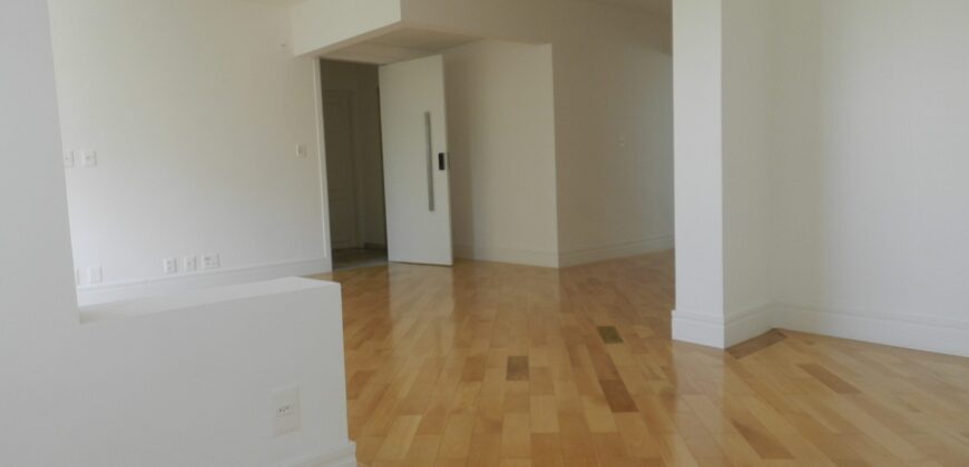 Apartamento à Venda com Vista para o Clube Pinheiros – Totalmente reformado – 2 suítes