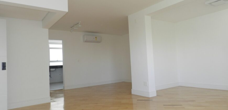 Apartamento à Venda com Vista para o Clube Pinheiros – Totalmente reformado – 2 suítes