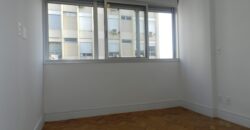 Apartamento à Venda com Vista para o Clube Pinheiros – Totalmente reformado – 2 suítes