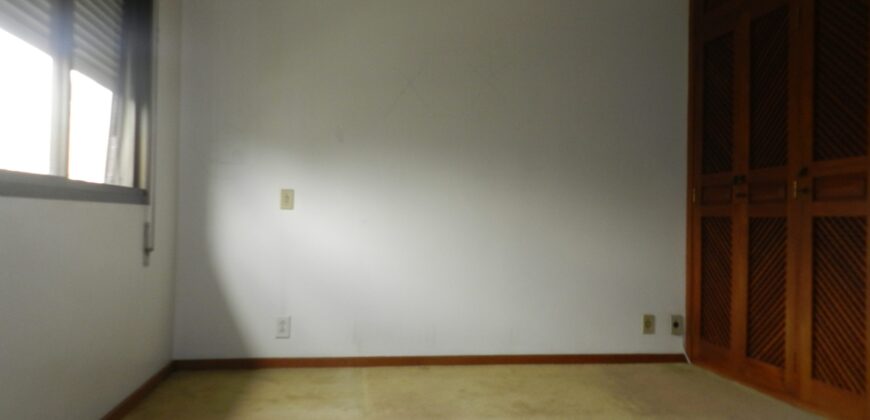 Apartamento à Venda para reforma ao Lado do Parque do Povo