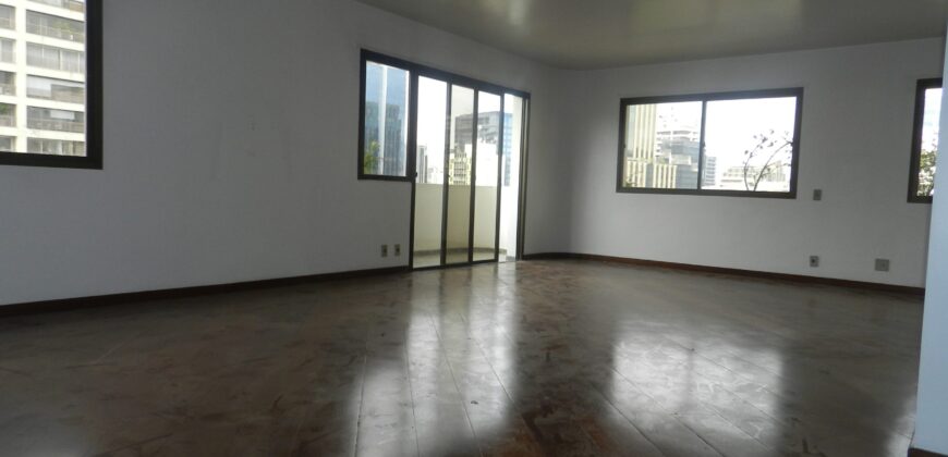 Apartamento à Venda para reforma ao Lado do Parque do Povo