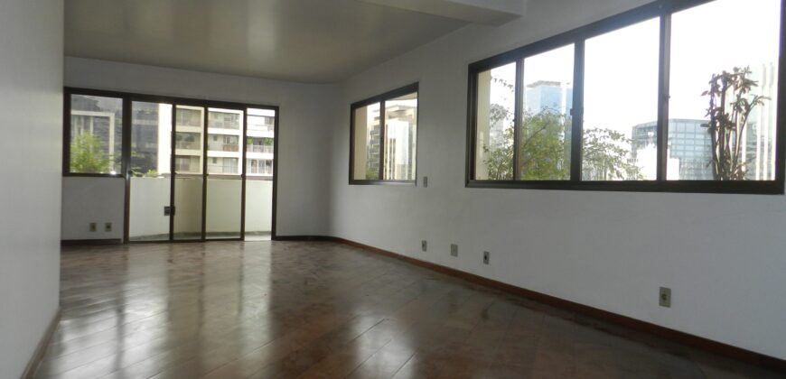 Apartamento à Venda para reforma ao Lado do Parque do Povo