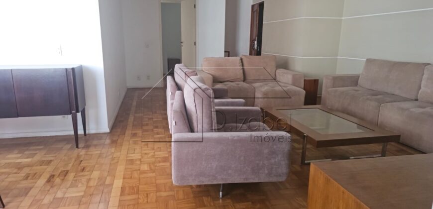 Apartamento para reforma à venda no charmoso bairro de Higienópolis, com 143 m² de área útil.