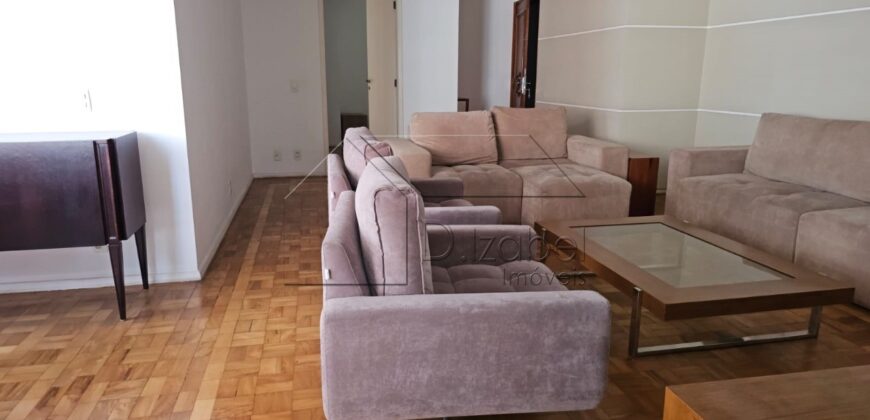 Apartamento para reforma à venda no charmoso bairro de Higienópolis, com 143 m² de área útil.