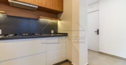 Apartamento totalmente reformado à venda no charmoso bairro de Higienópolis, com 143 m² de área útil.