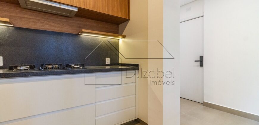 Apartamento totalmente reformado à venda no charmoso bairro de Higienópolis, com 143 m² de área útil.