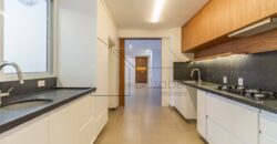 Apartamento totalmente reformado à venda no charmoso bairro de Higienópolis, com 143 m² de área útil.