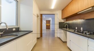 Apartamento totalmente reformado à venda no charmoso bairro de Higienópolis, com 143 m² de área útil.