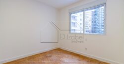 Apartamento totalmente reformado à venda no charmoso bairro de Higienópolis, com 143 m² de área útil.