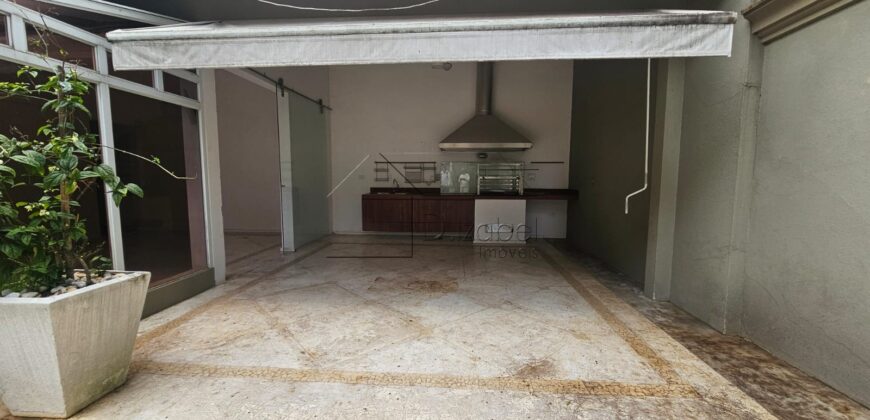 Casa à venda com 436 m² e 3 suítes no Alto de Pinheiros.