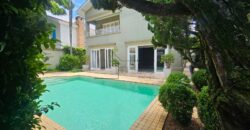 Casa à venda com 436 m² e 3 suítes no Alto de Pinheiros.