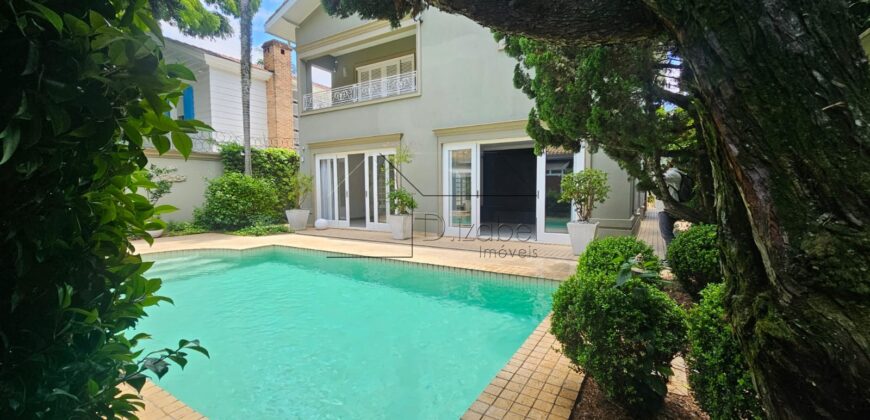 Casa à venda com 436 m² e 3 suítes no Alto de Pinheiros.