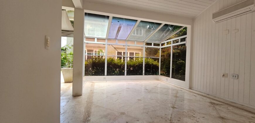 Casa à venda com 436 m² e 3 suítes no Alto de Pinheiros.