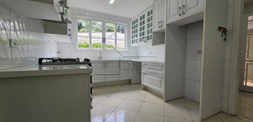 Casa à venda com 436 m² e 3 suítes no Alto de Pinheiros.