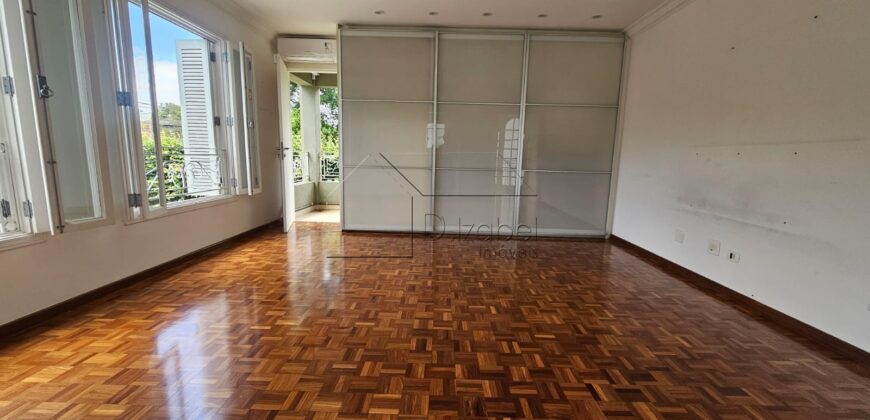 Casa à venda com 436 m² e 3 suítes no Alto de Pinheiros.