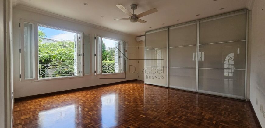 Casa à venda com 436 m² e 3 suítes no Alto de Pinheiros.