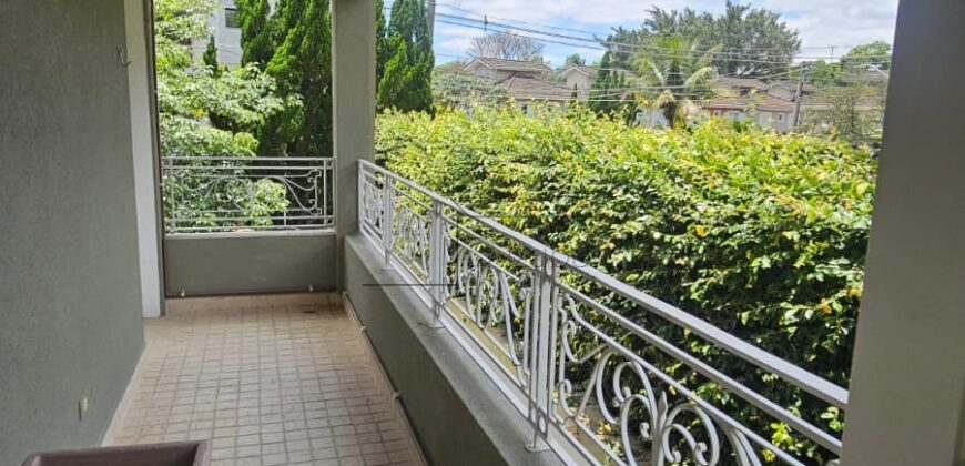 Casa à venda com 436 m² e 3 suítes no Alto de Pinheiros.