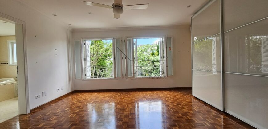 Casa à venda com 436 m² e 3 suítes no Alto de Pinheiros.