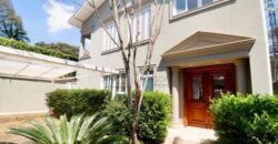 Casa à venda com 436 m² e 3 suítes no Alto de Pinheiros.