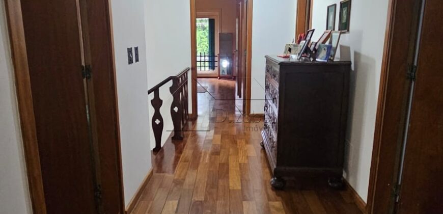 Sobrado à Venda em Rua Fechada no Alto de Pinheiros – 460m² Construídos, 4 Suítes, Segurança 24h