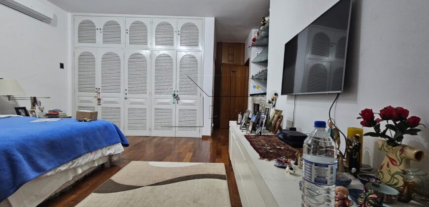 Sobrado à Venda em Rua Fechada no Alto de Pinheiros – 460m² Construídos, 4 Suítes, Segurança 24h