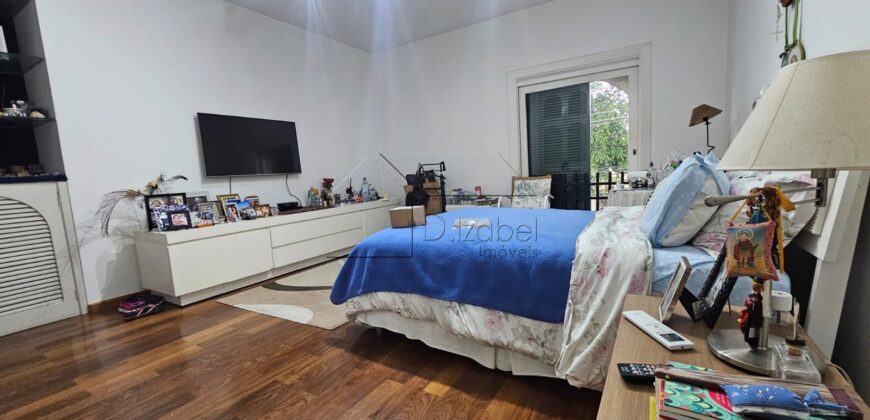 Sobrado à Venda em Rua Fechada no Alto de Pinheiros – 460m² Construídos, 4 Suítes, Segurança 24h