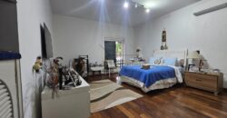 Sobrado à Venda em Rua Fechada no Alto de Pinheiros – 460m² Construídos, 4 Suítes, Segurança 24h