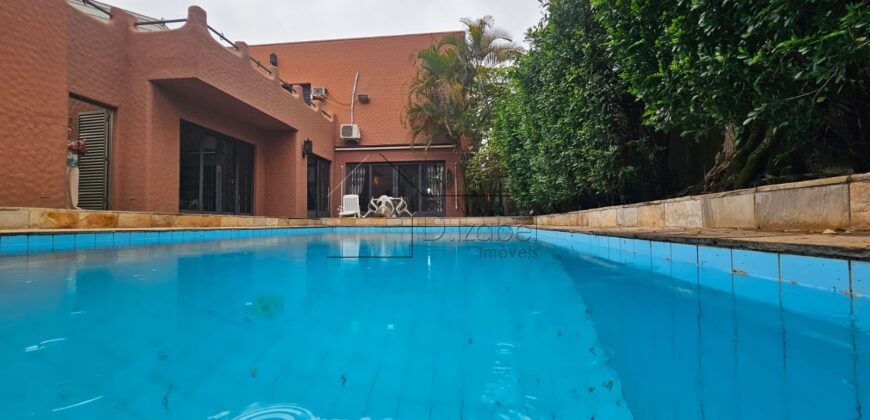 Sobrado à Venda em Rua Fechada no Alto de Pinheiros – 460m² Construídos, 4 Suítes, Segurança 24h