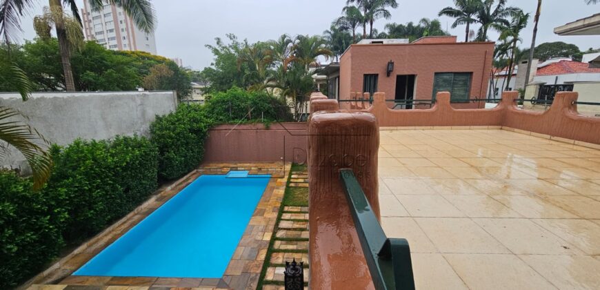 Sobrado à Venda em Rua Fechada no Alto de Pinheiros – 460m² Construídos, 4 Suítes, Segurança 24h