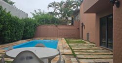 Sobrado à Venda em Rua Fechada no Alto de Pinheiros – 460m² Construídos, 4 Suítes, Segurança 24h