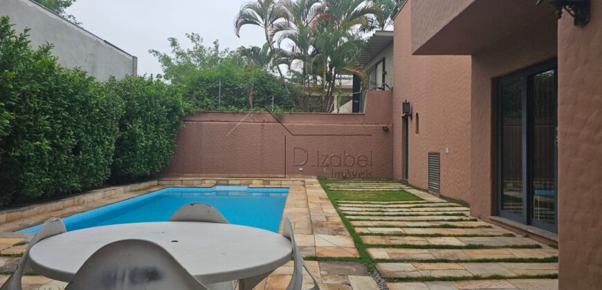 Sobrado à Venda em Rua Fechada no Alto de Pinheiros – 460m² Construídos, 4 Suítes, Segurança 24h
