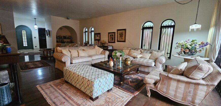 Sobrado à Venda em Rua Fechada no Alto de Pinheiros – 460m² Construídos, 4 Suítes, Segurança 24h