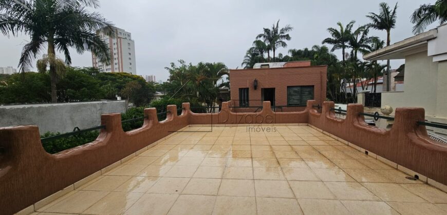 Sobrado à Venda em Rua Fechada no Alto de Pinheiros – 460m² Construídos, 4 Suítes, Segurança 24h