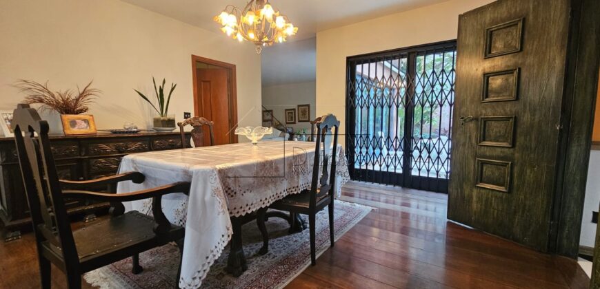 Sobrado à Venda em Rua Fechada no Alto de Pinheiros – 460m² Construídos, 4 Suítes, Segurança 24h